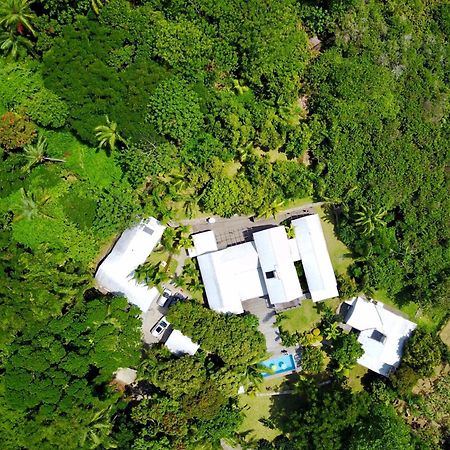 Red Coconut Self-Catering Apartment Baie Lazare  Exterior photo