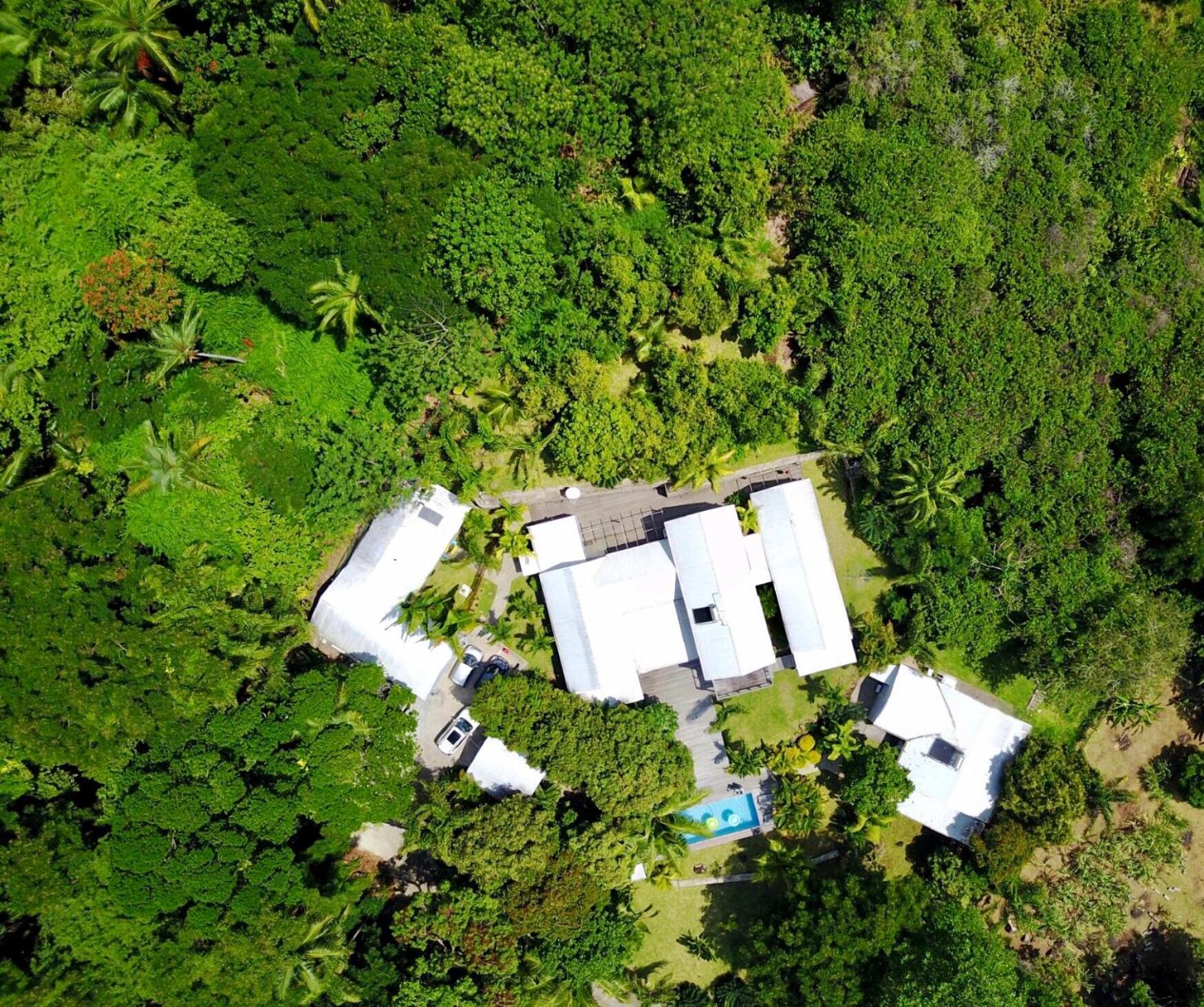 Red Coconut Self-Catering Apartment Baie Lazare  Exterior photo